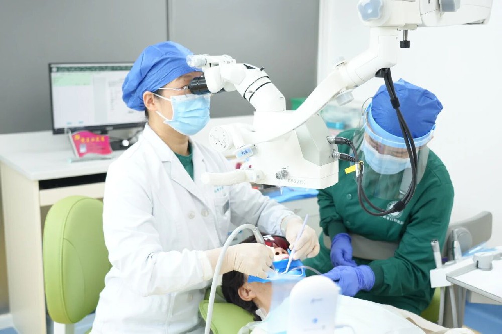 【党员先锋故事】贾丽华：守护老年口腔健康，让银发笑容更有“医”靠